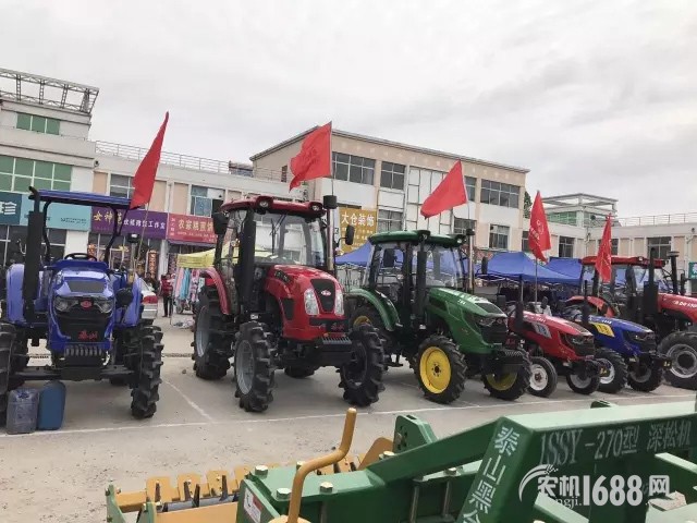 乘農(nóng)機(jī)下鄉(xiāng) 造福泰安百姓